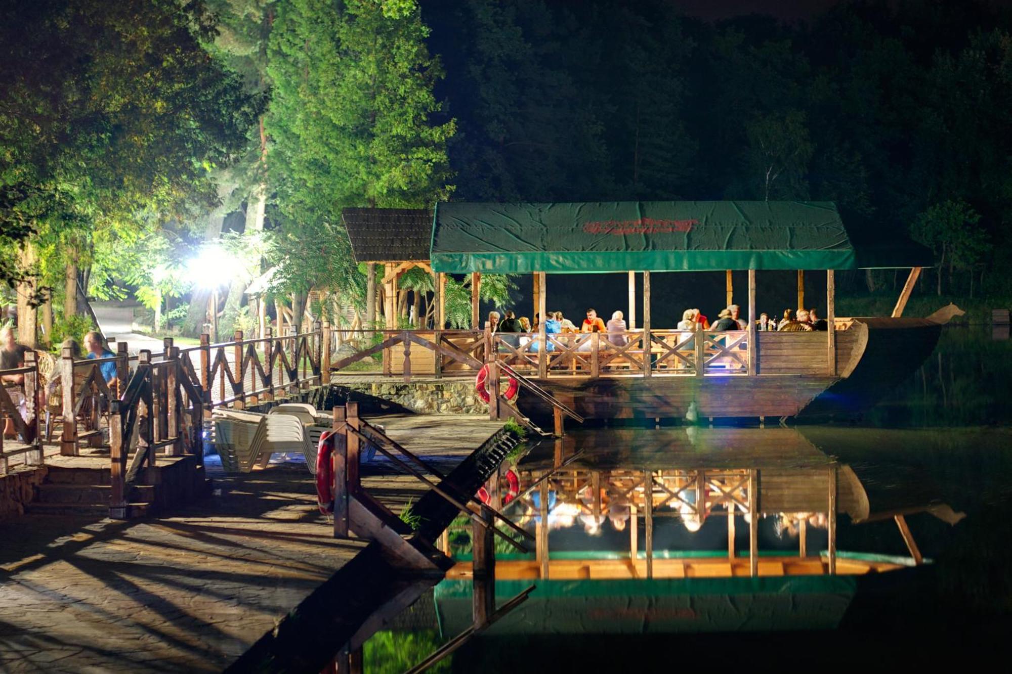 Sherwood Hotel Dolgomostiska Esterno foto
