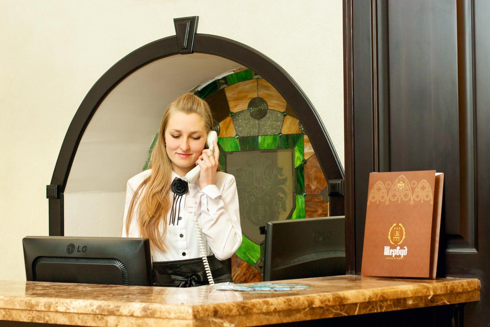 Sherwood Hotel Dolgomostiska Esterno foto