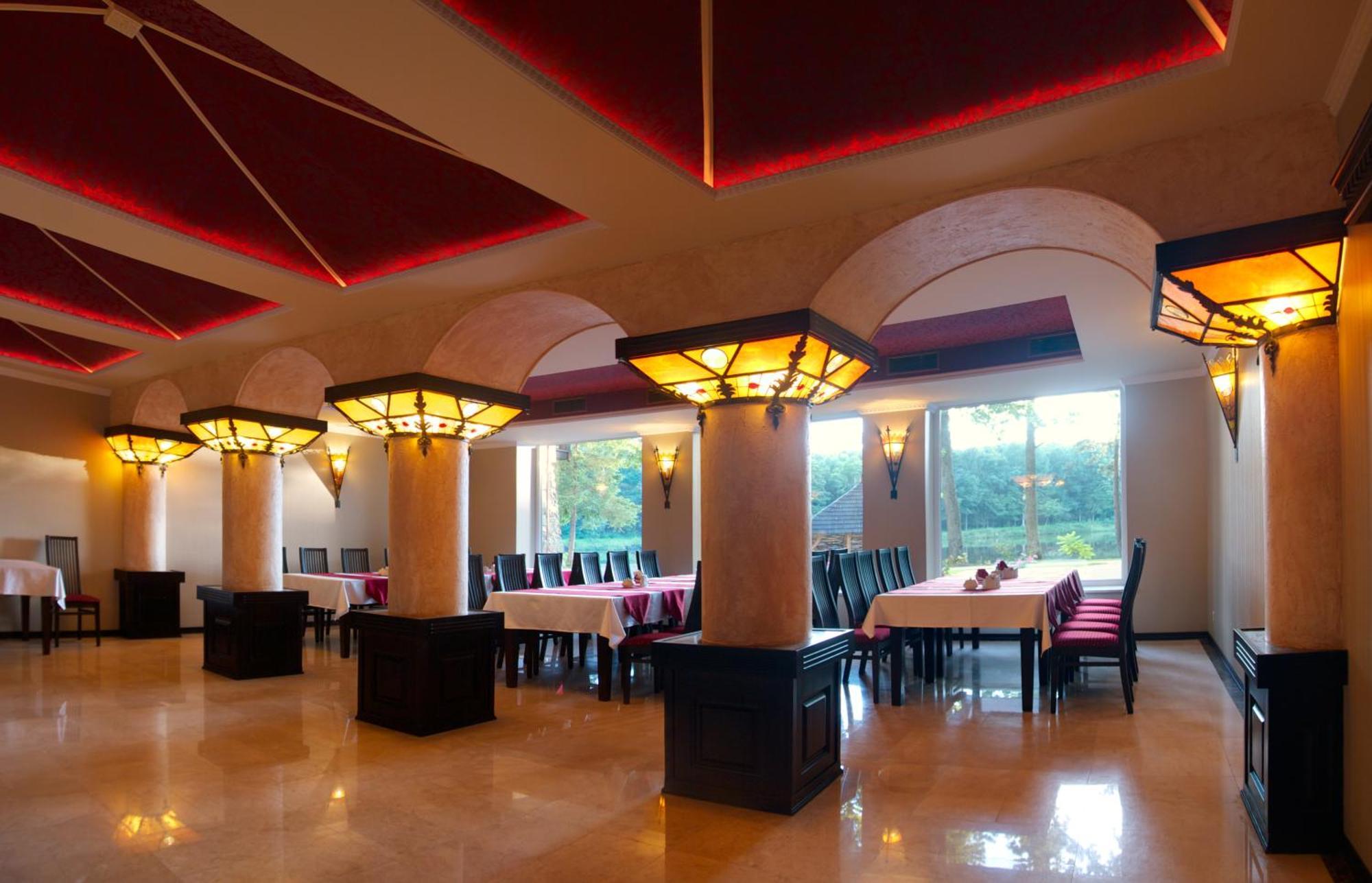 Sherwood Hotel Dolgomostiska Esterno foto