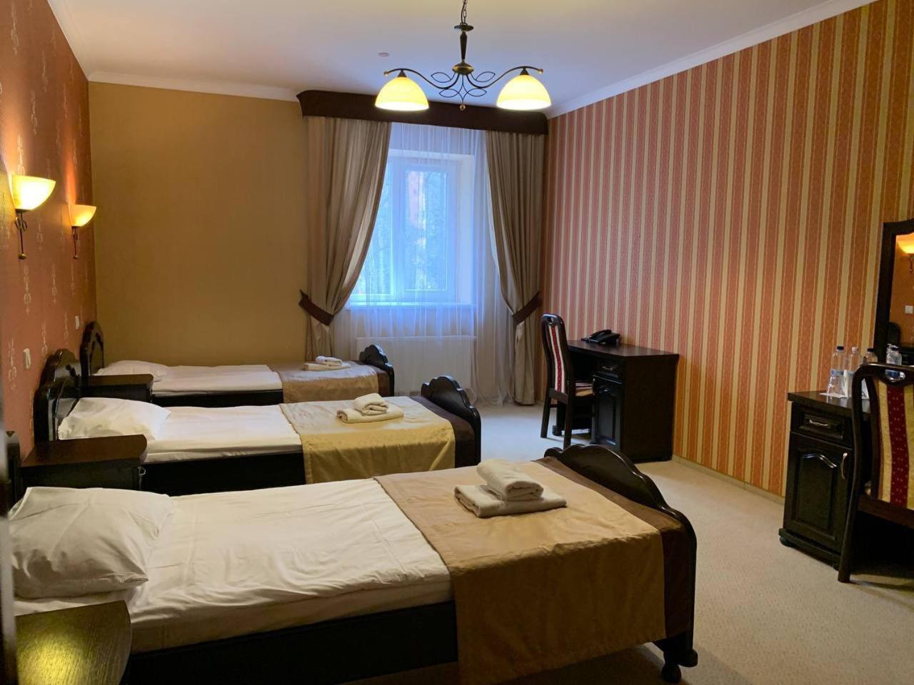 Sherwood Hotel Dolgomostiska Esterno foto