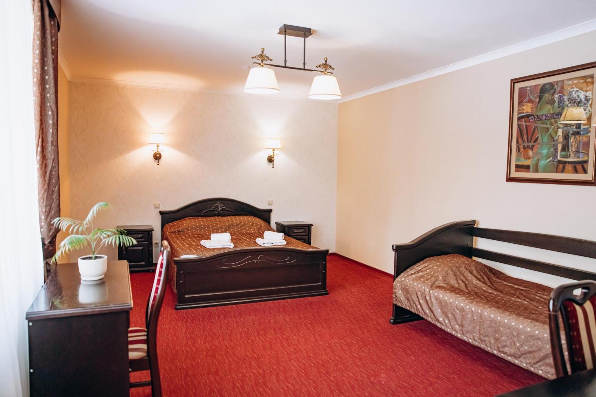 Sherwood Hotel Dolgomostiska Esterno foto