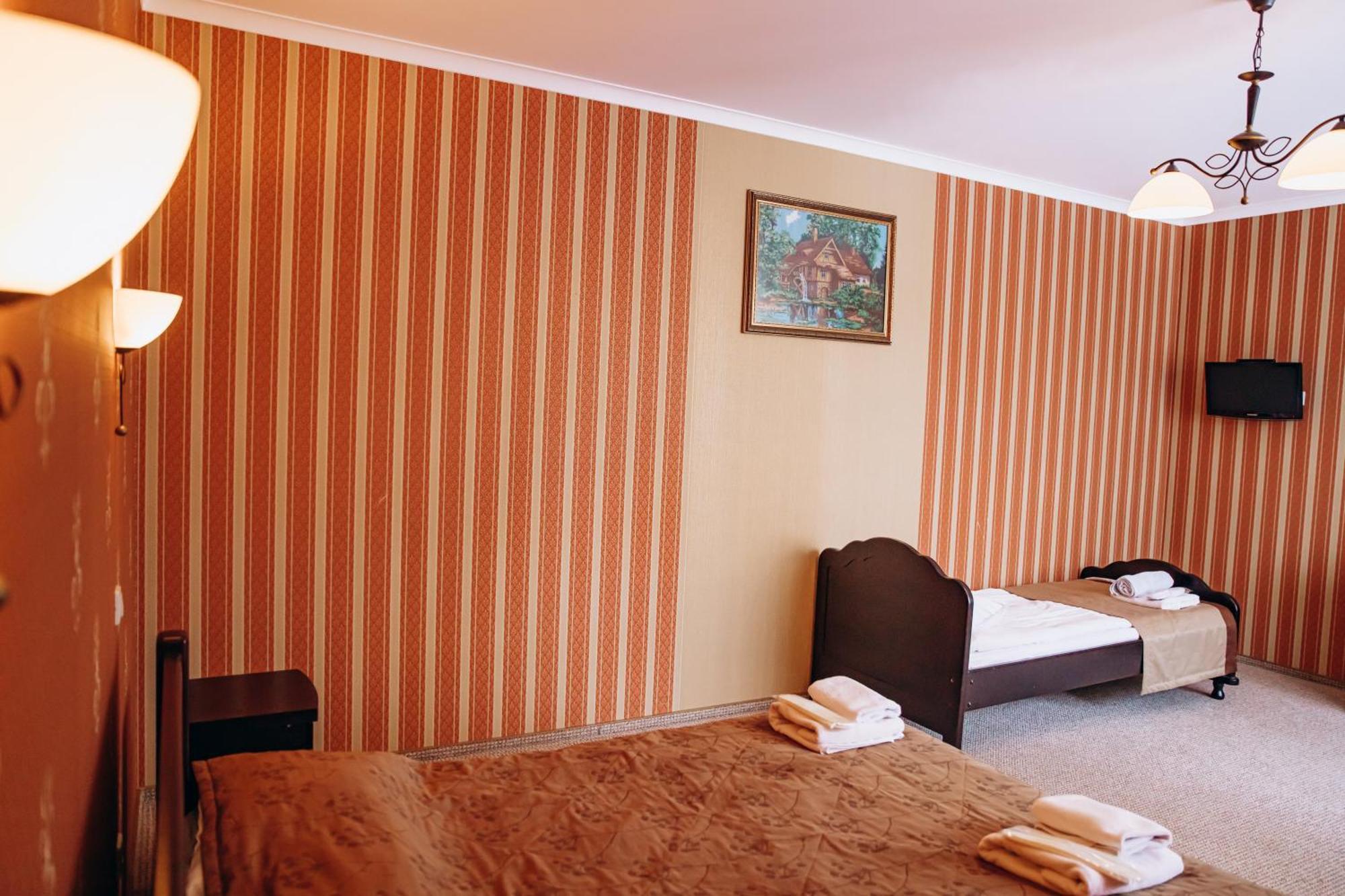 Sherwood Hotel Dolgomostiska Esterno foto