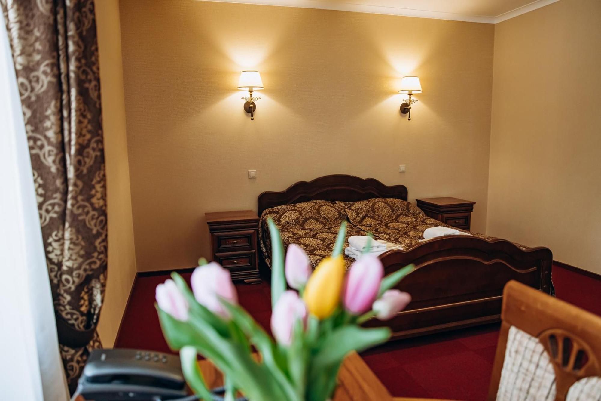 Sherwood Hotel Dolgomostiska Esterno foto