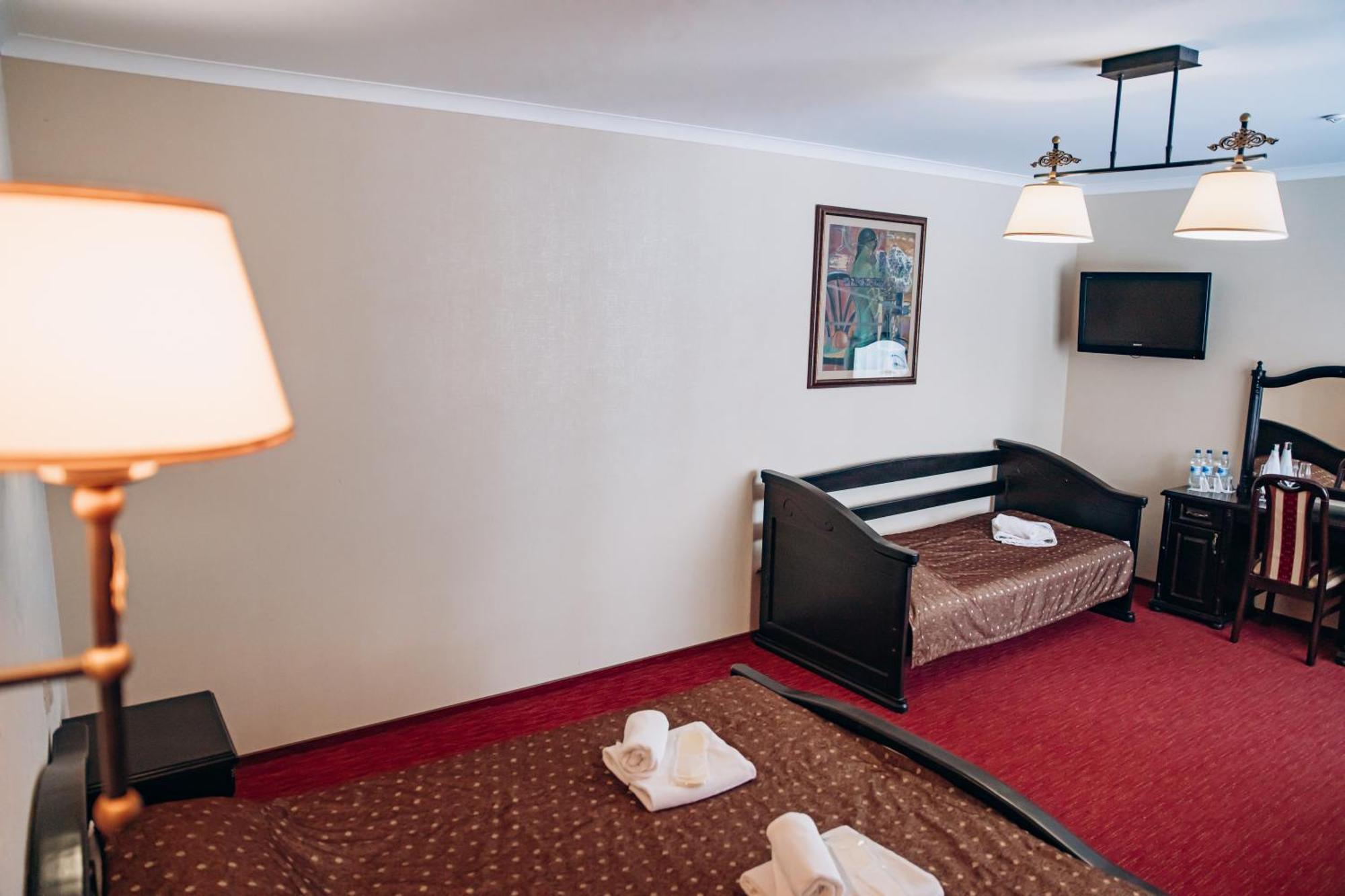 Sherwood Hotel Dolgomostiska Esterno foto