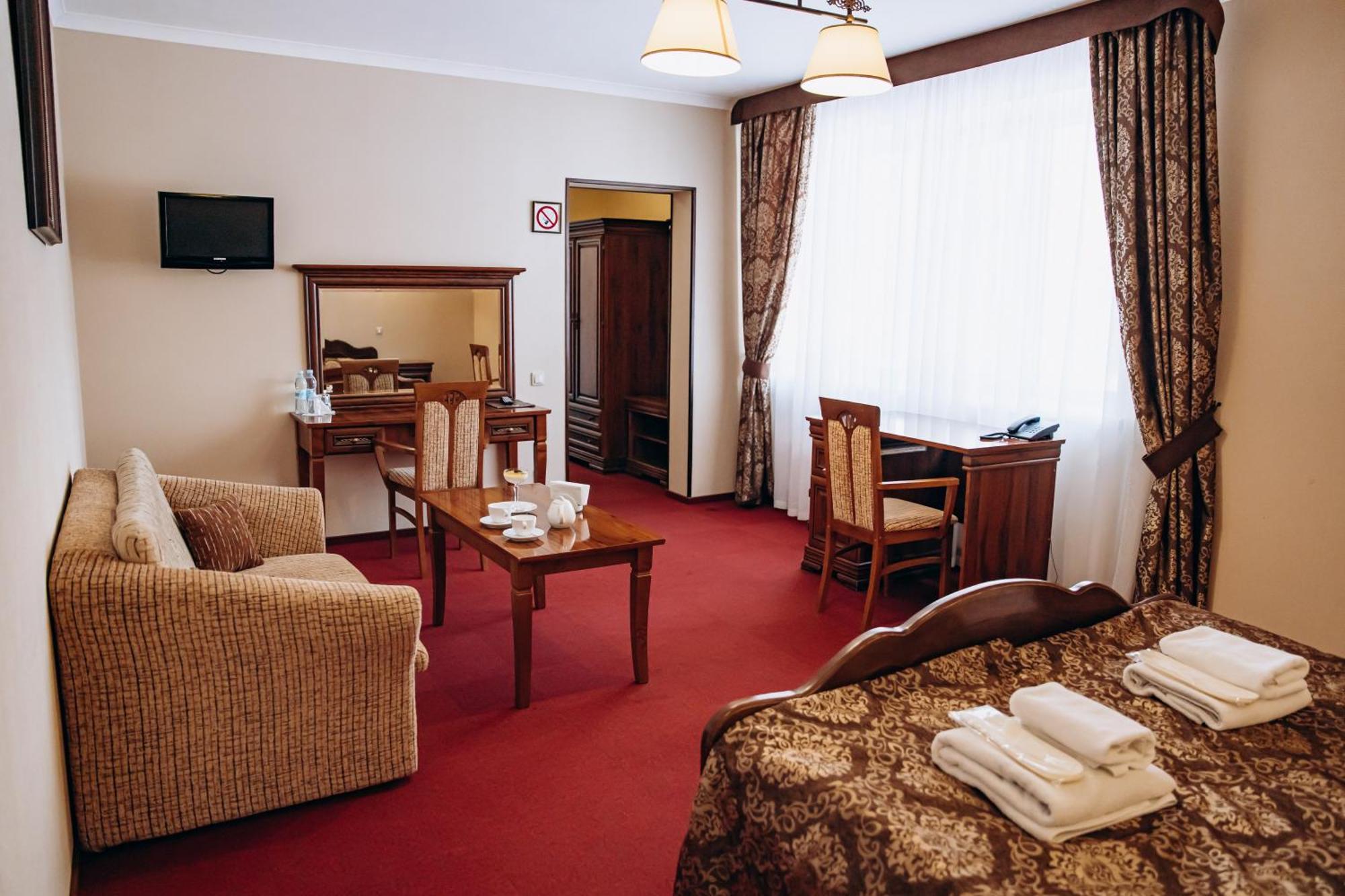 Sherwood Hotel Dolgomostiska Esterno foto